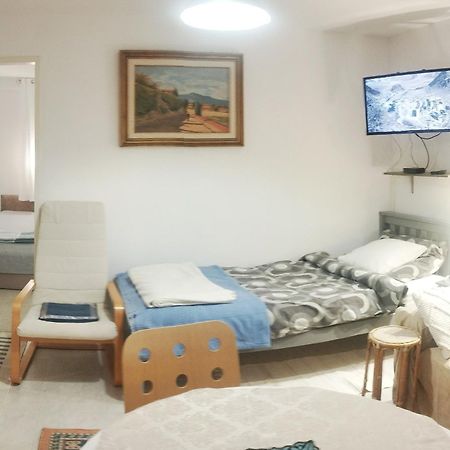 B&B Family Basement Apartment, Breakfast, Free Parking, 5Km From Tulln Chorherrn ภายนอก รูปภาพ
