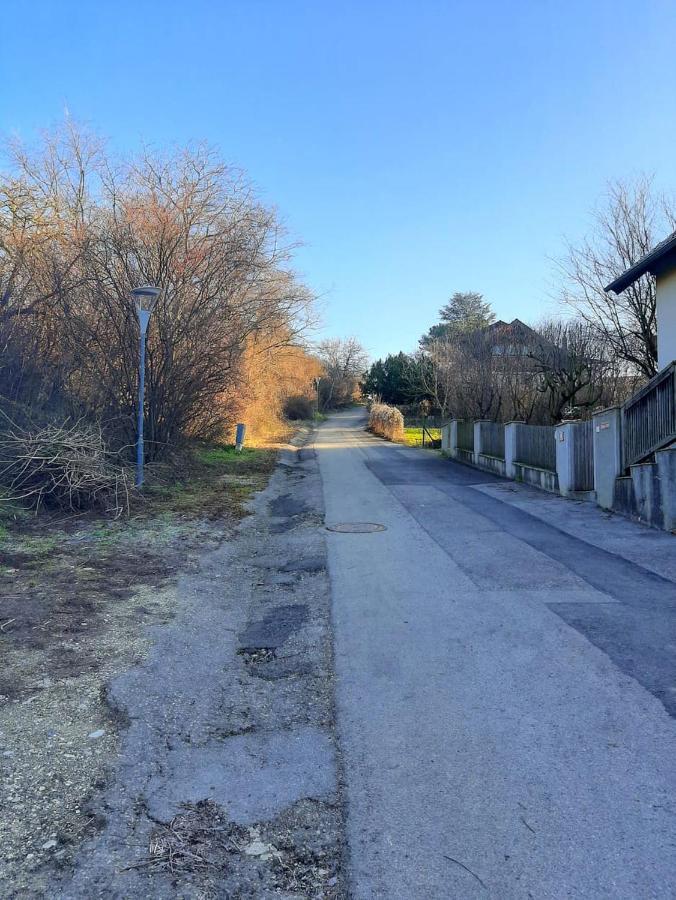 B&B Family Basement Apartment, Breakfast, Free Parking, 5Km From Tulln Chorherrn ภายนอก รูปภาพ