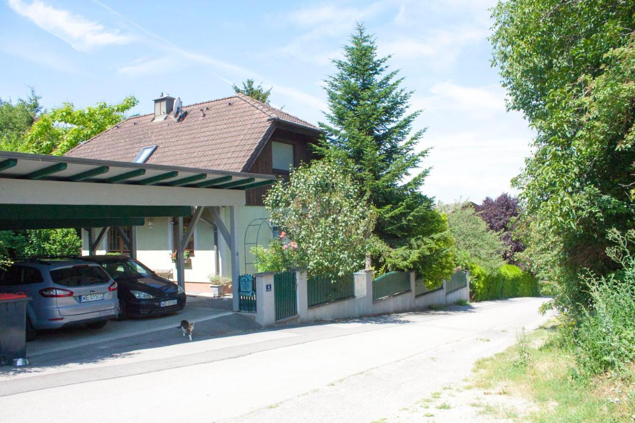 B&B Family Basement Apartment, Breakfast, Free Parking, 5Km From Tulln Chorherrn ภายนอก รูปภาพ