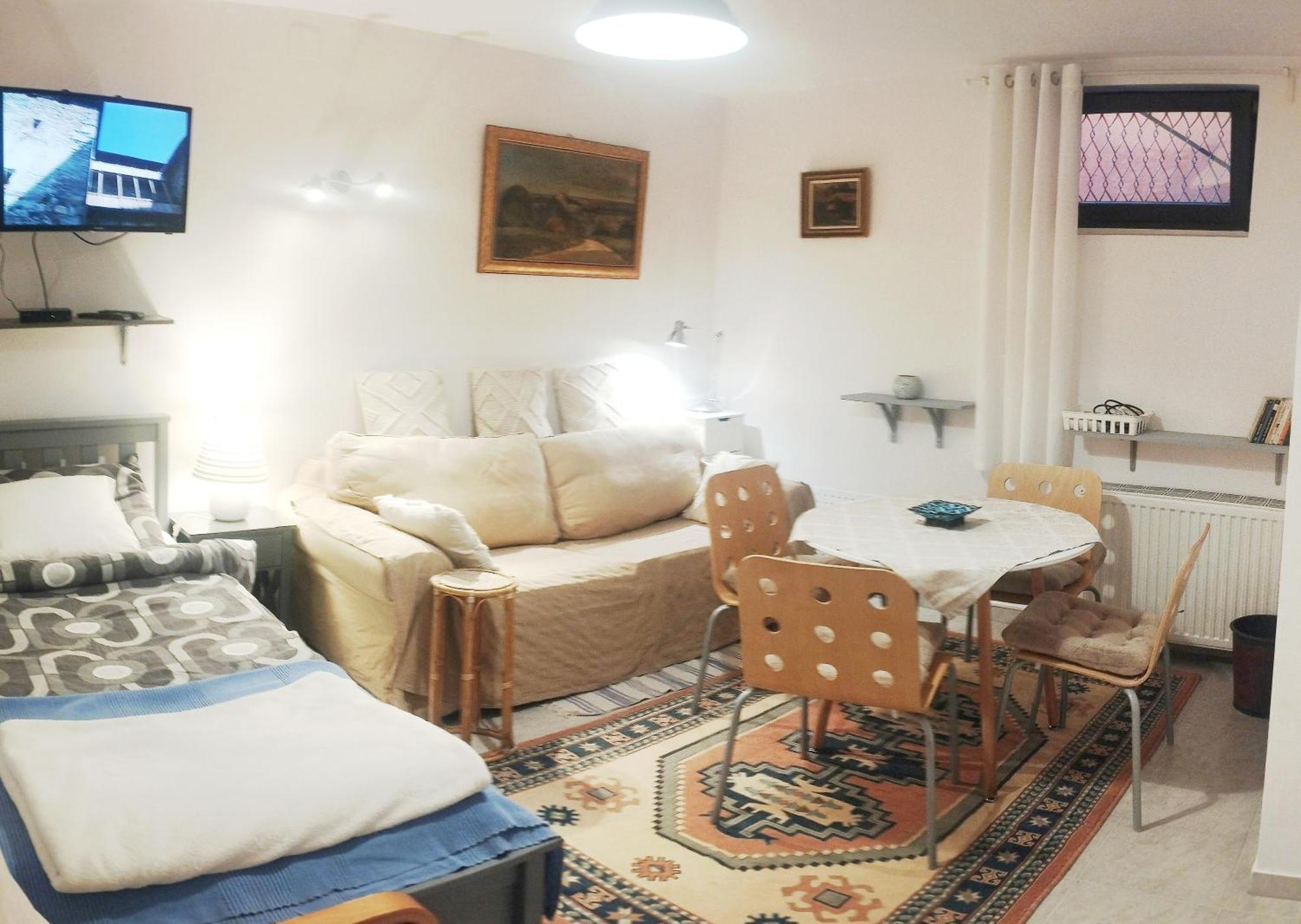 B&B Family Basement Apartment, Breakfast, Free Parking, 5Km From Tulln Chorherrn ภายนอก รูปภาพ