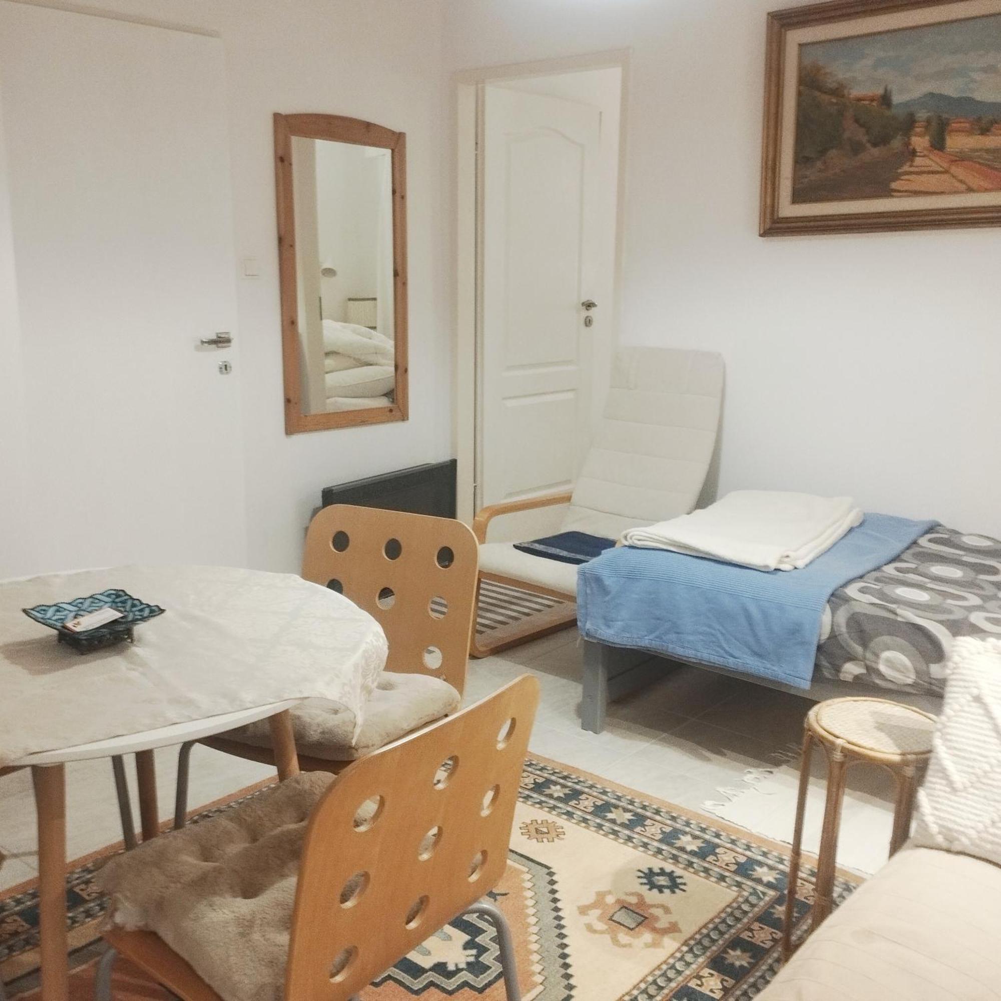 B&B Family Basement Apartment, Breakfast, Free Parking, 5Km From Tulln Chorherrn ภายนอก รูปภาพ