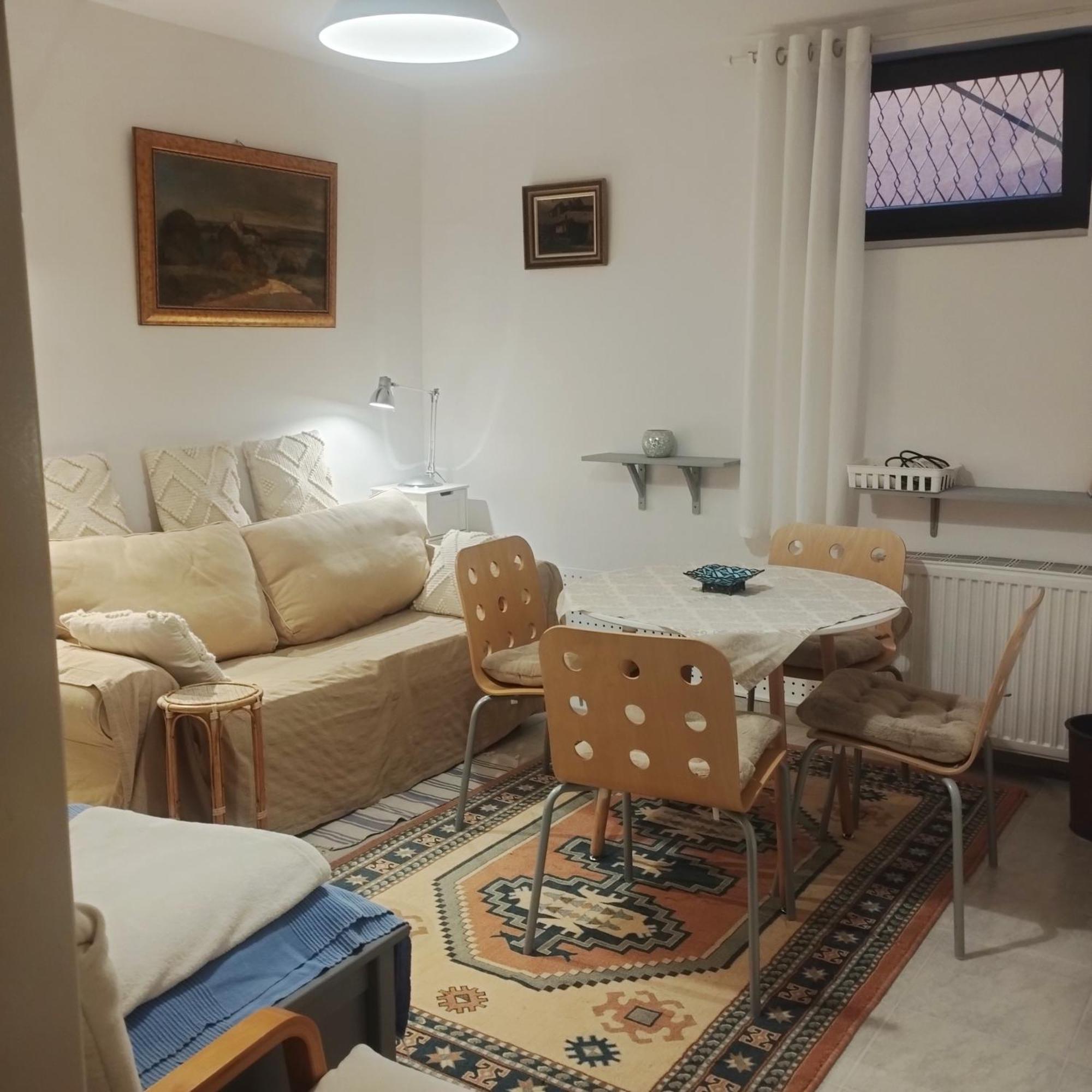 B&B Family Basement Apartment, Breakfast, Free Parking, 5Km From Tulln Chorherrn ภายนอก รูปภาพ